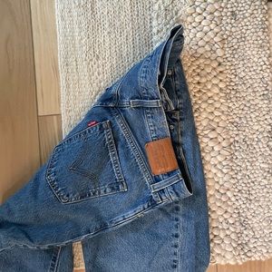 Levi’s high loose taper jeans size 28